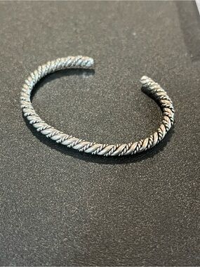 Women’s Twisted Rope Open Cuff Bracelet 16gr. Solid. 925. Great condition
